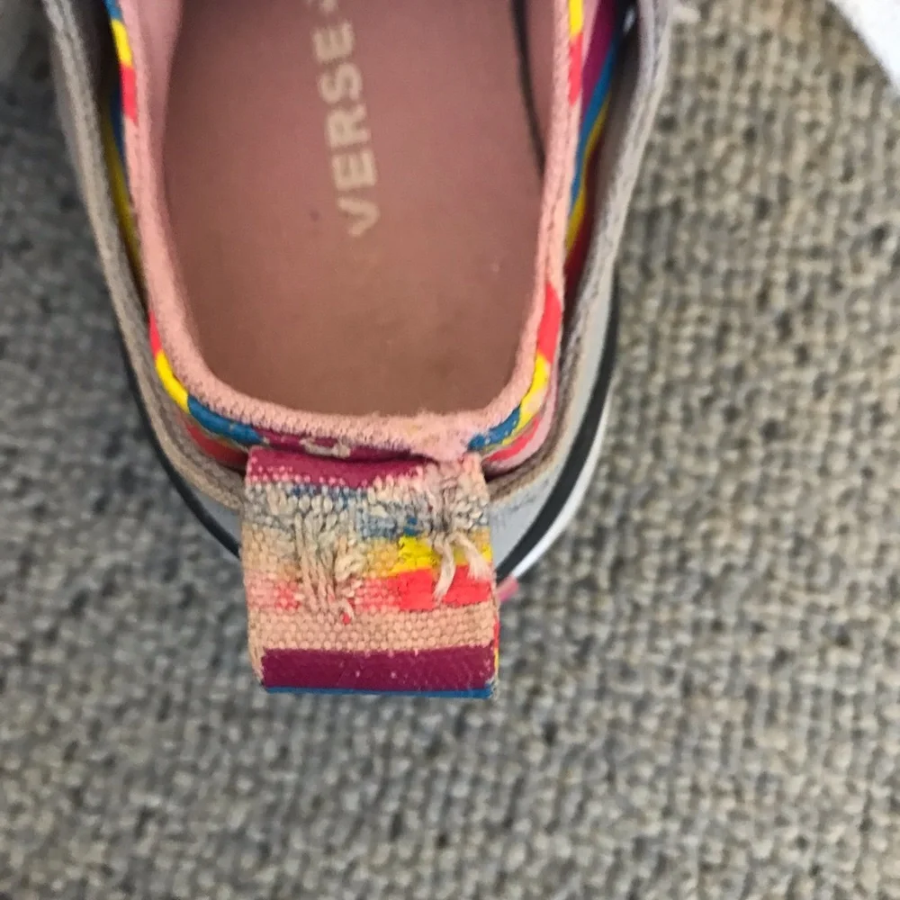 Converse Kids Low-Top Canvas Sneakers in Light Gray with Rainbow Trim